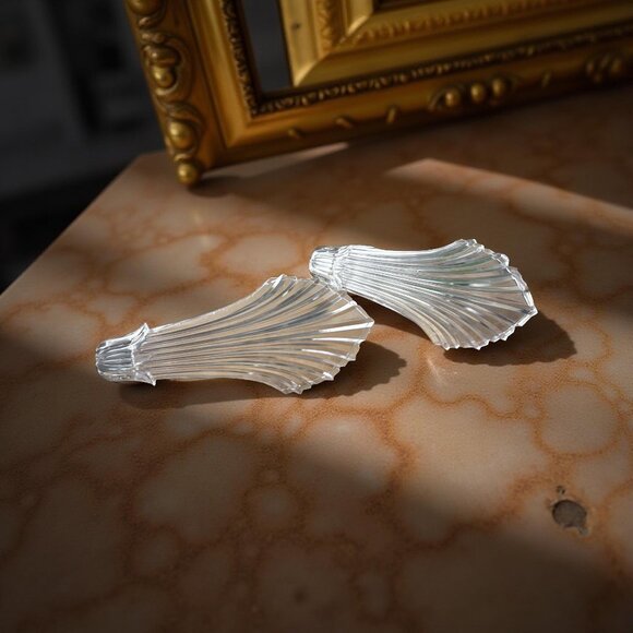 Pair Lucite Fan/Shell Curtain Holdbacks • Hollywood-Regency / Art-Deco Revival • - Picture 5 of 10